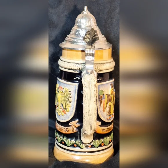 Ceramic/Stoneware Beer Stein with Lid - Picture 4 of 7